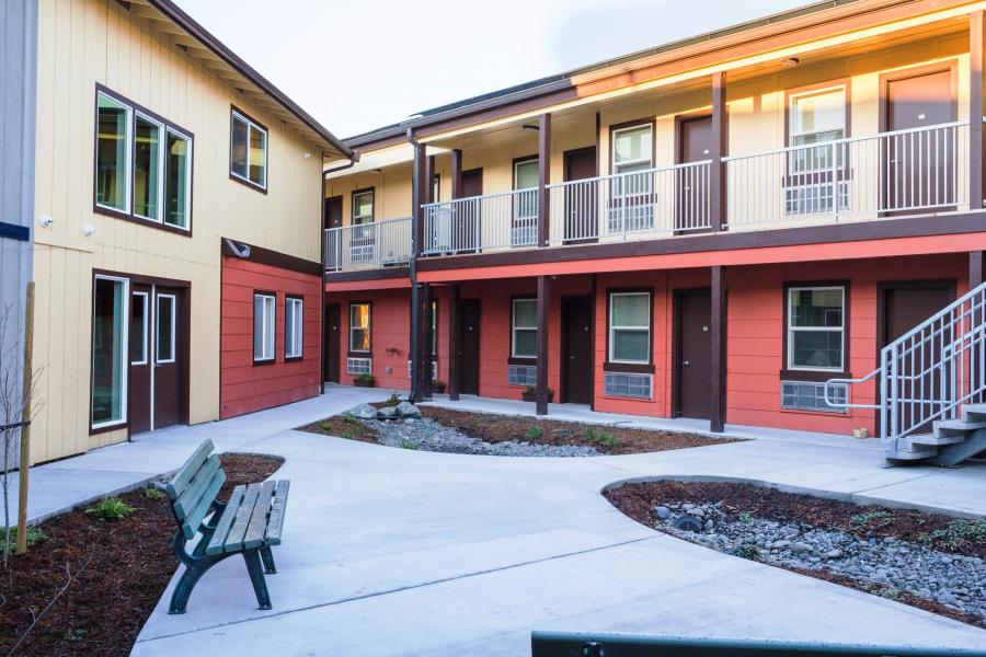 Arcata Bay Crossing - Courtyard Arcata Bay Crossing - Courtyard